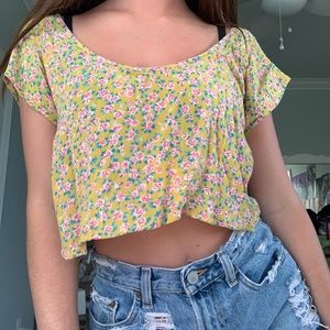 Yellow Billabong flowy top with pink flowers💕